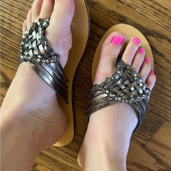 Urban Outfitters Metallic Silver Pewter Flat Sandals old - Picture 2 of 3